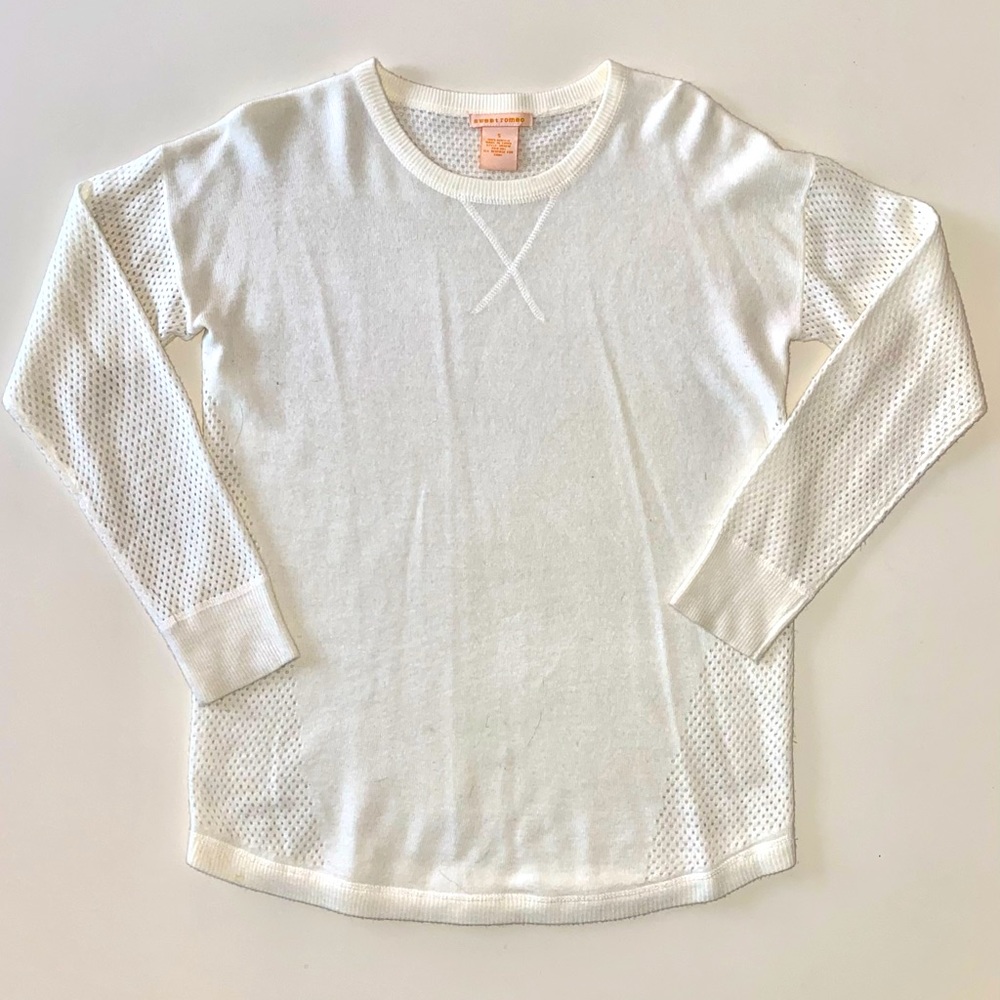 Adorable white sweater. Gently worn and perfect for a winter outfit.